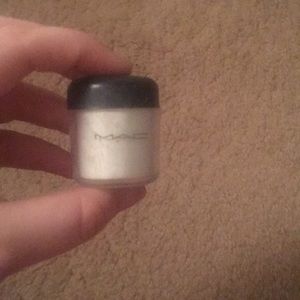 Mac white shimmer shadow